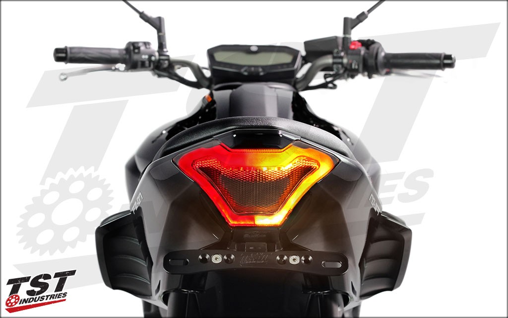 TST Industries YZF-R25/R3用 ウィンカー内蔵 LEDテールライト