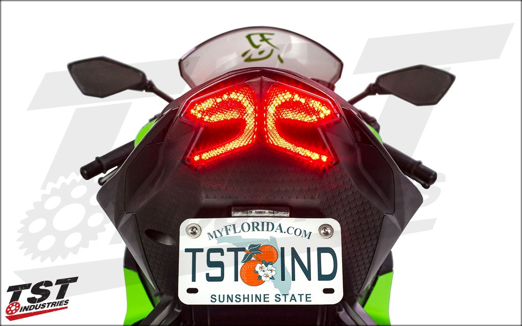 TST Industries ZX-6R (13-18)用 ウィンカー内蔵 LEDテールライト