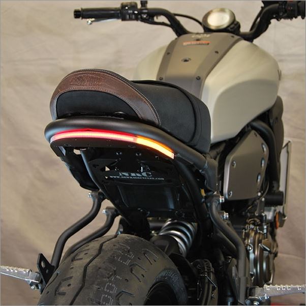NRC XSR 700 ウィンカー内蔵 Tuckedモデル フェンダーレスキット