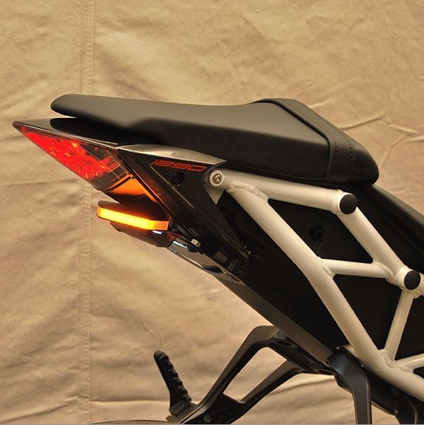 NRC KTM SuperDuke 1290 ウィンカー内蔵 Tuckedモデル フェンダーレスキット