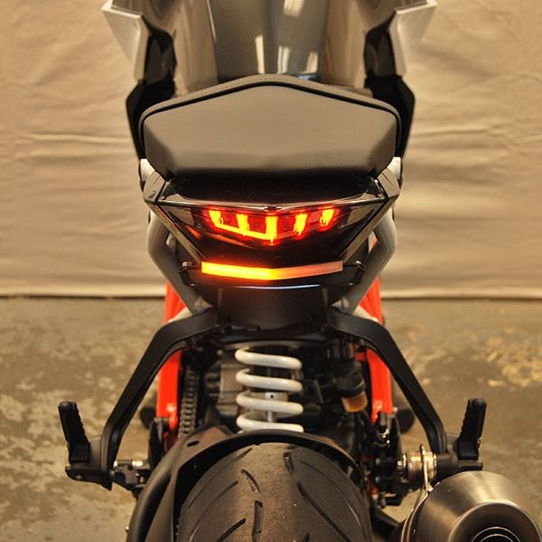 NRC KTM SuperDuke 1290 ウィンカー内蔵 Tuckedモデル フェンダーレスキット