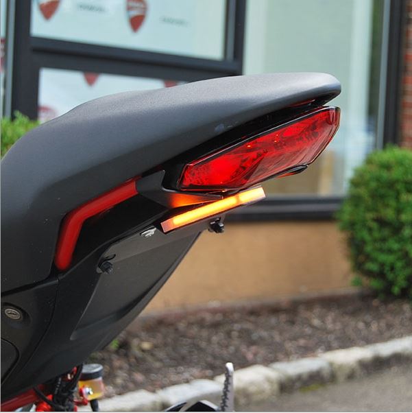 NRC モンスター 797 (17-) ウィンカー内蔵 Tuckedモデル フェンダーレスキット