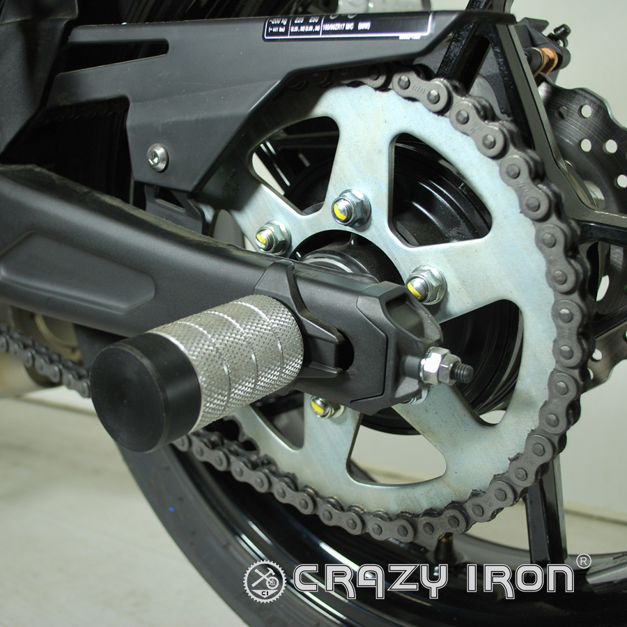 CRAZY IRON スタント用 リア アクスルスライダー Ninja 650 Z650 (17-20)