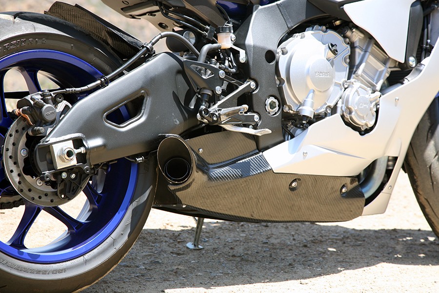 テイラーメイド製 YZF-R1(15-18) GPスタイルマフラー