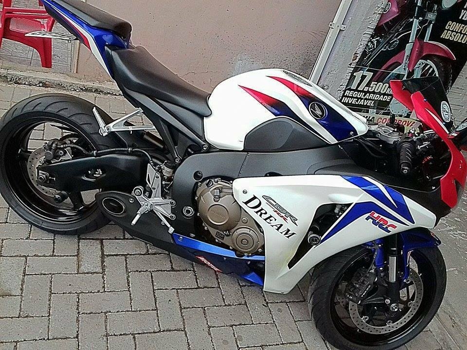 CS Racing アンダーマウントスリップオンマフラー CBR1000RR (14-16) (ヨーロッパモデル)